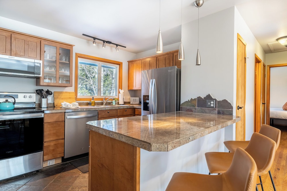 345 Rainbow Court