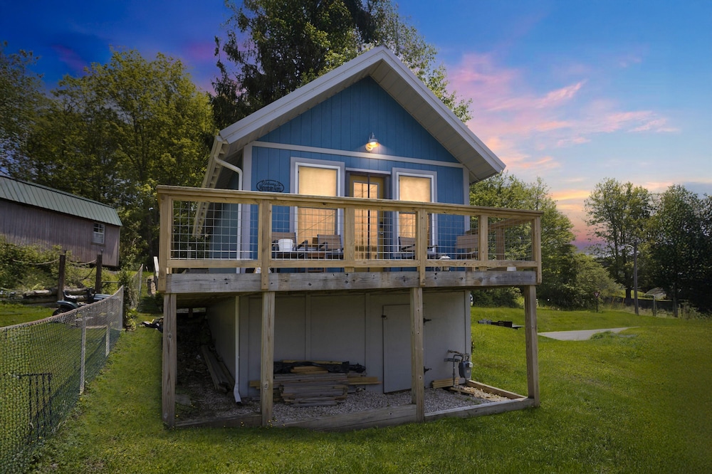 Mountain Koru Near Trails & Town 2 Bedroom Cabin