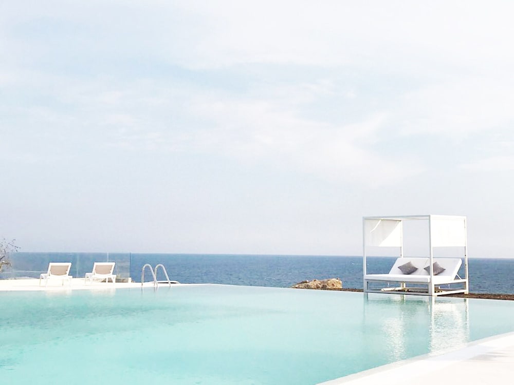 Apartment With Garden or Terrace Near sea