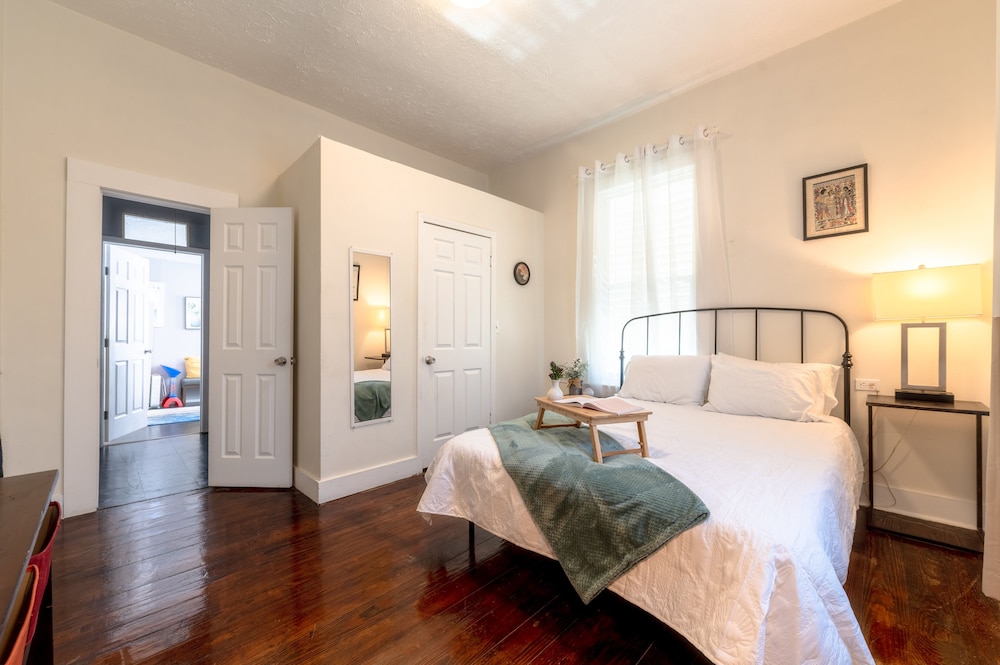 Galveston Victorian - Walk to the Strand & Beach view 3