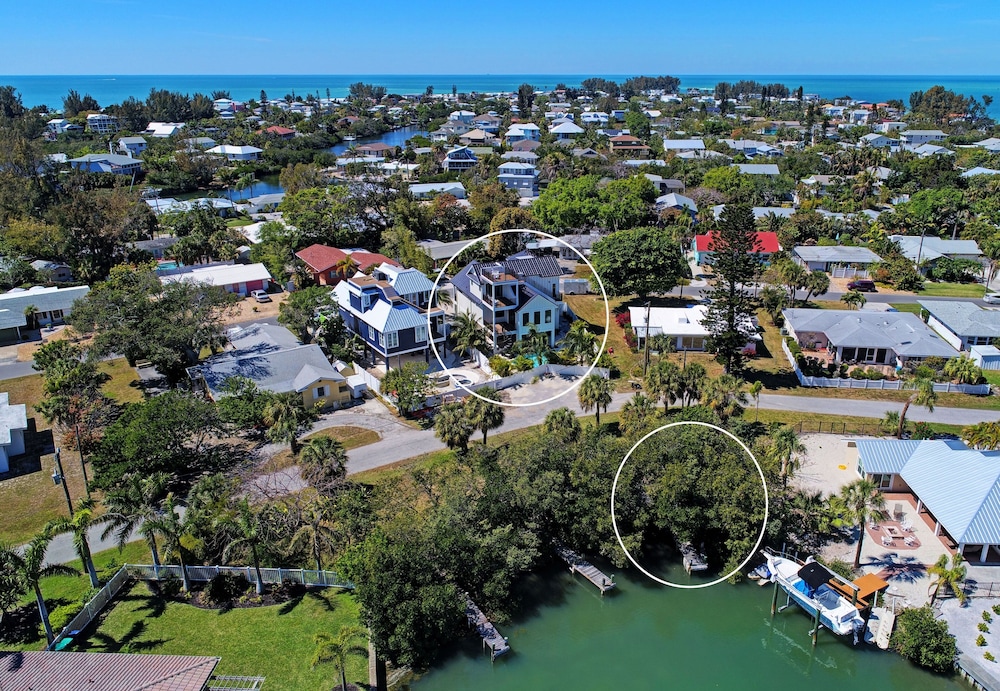 Vitamin Sea managed by Beach Retreats view 5