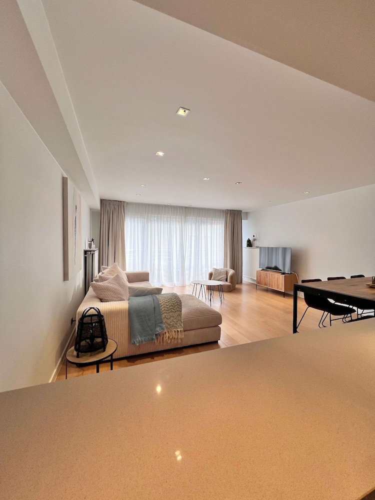 Huswell - Cozy Apartment Near the Beach Shops With Terrace