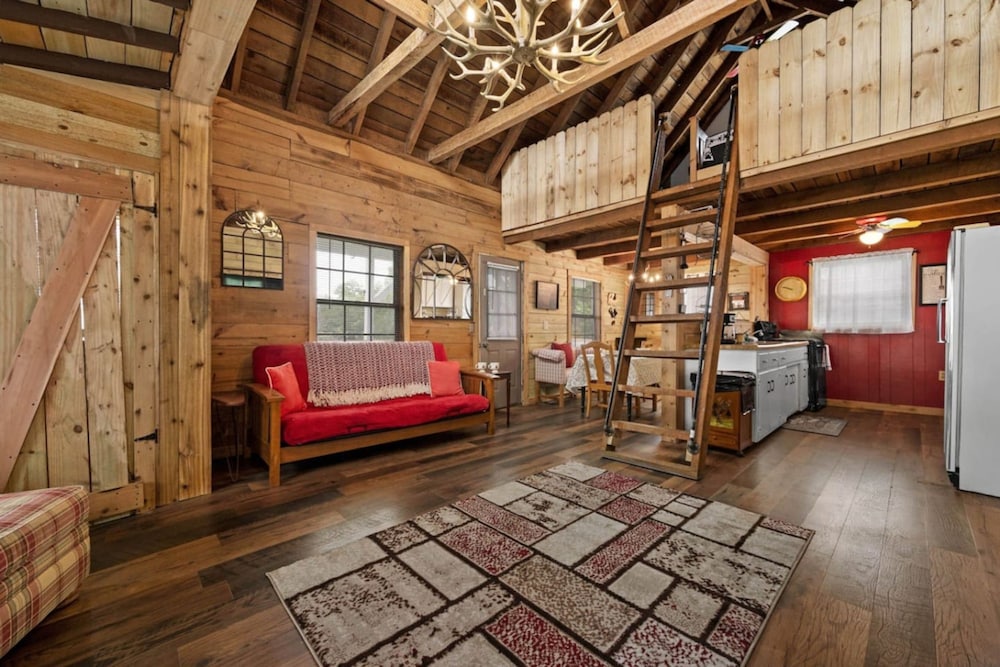 Smoky Mountain Cabin With Stunning Views
