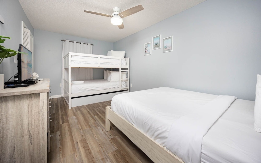 Phoenix Iv 4053 3 Bedroom Condo