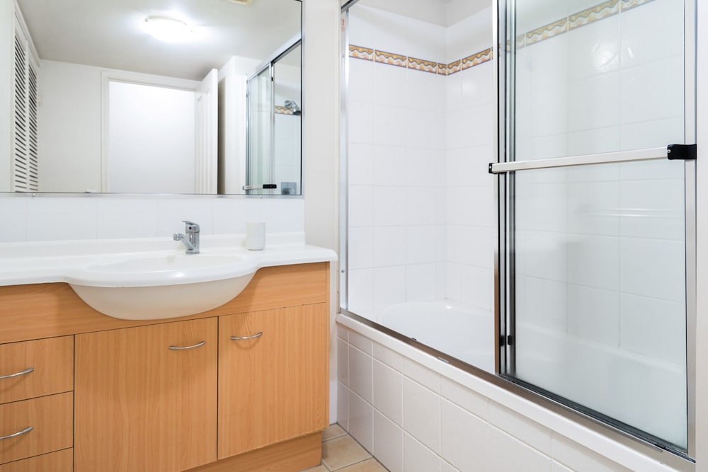 2-bed Family Haven With Pools, BBQ & Playgrounds