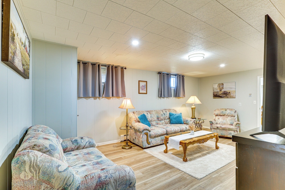 3 Acres of Serenity! Countryside Home in Dickinson