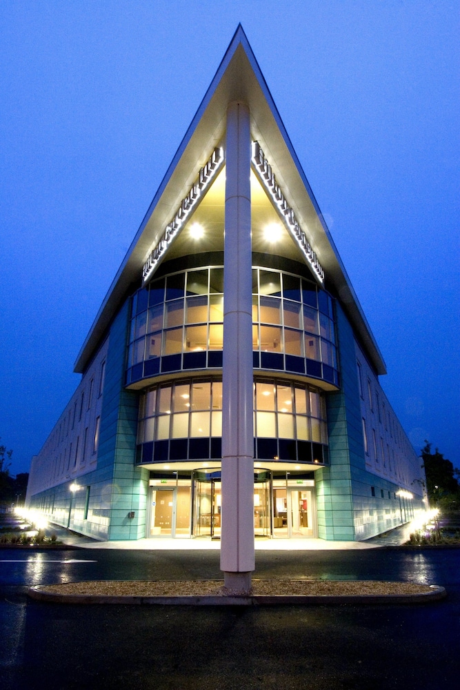 Luton Vacations - Hilton Garden Inn Luton North, United Kingdom - Property Image 32