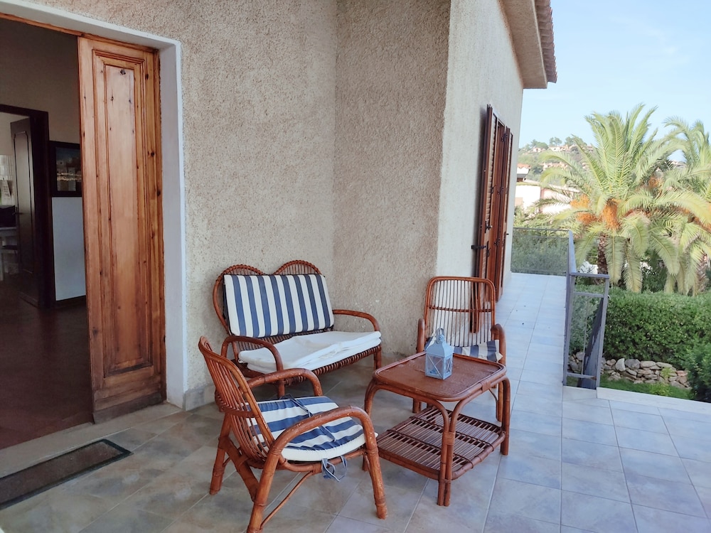 Family Apartment With Balcony In Budoni