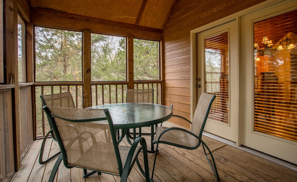 Mayberry Lodge 2 Bedroom Cabin by RedAwning