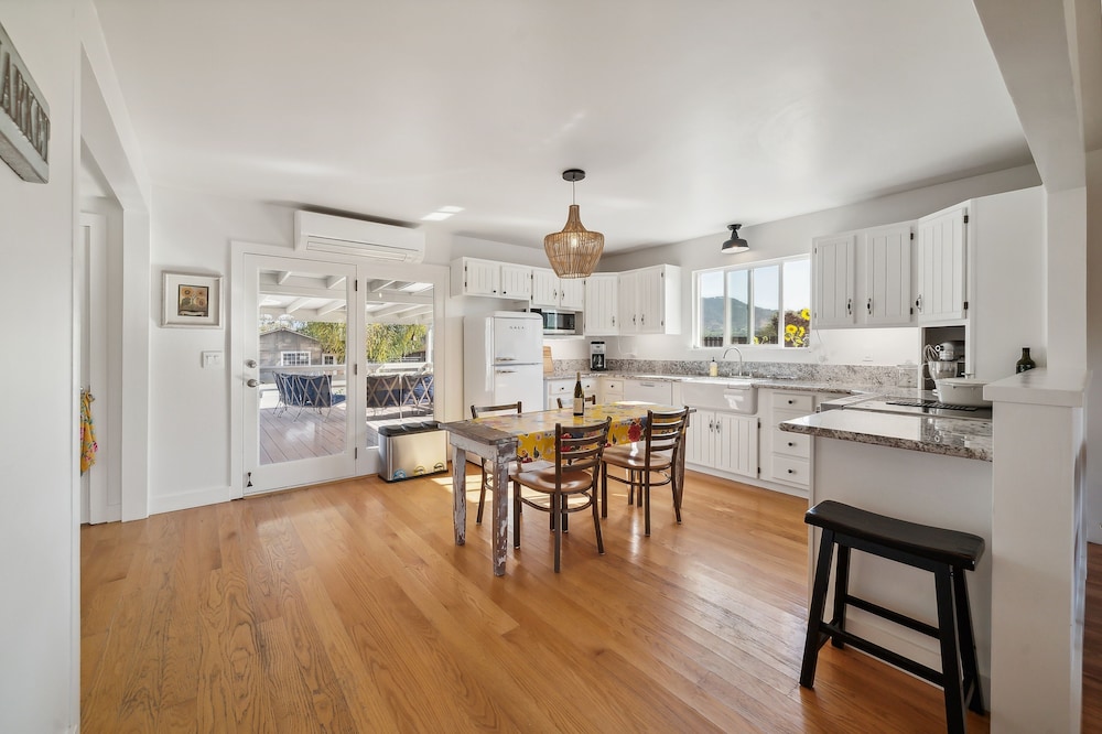 Charming Wine Country Farmhouse W/ Scenic Views 4 Bedroom Home by RedAwning - Property Image 20