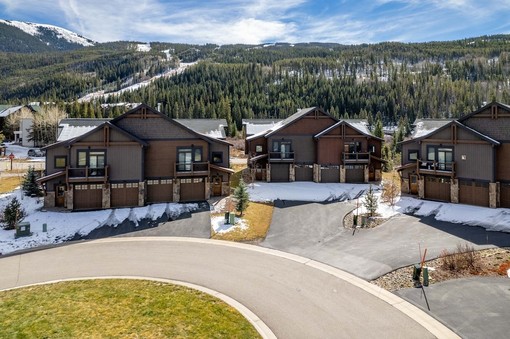 47 River Run Townhomes 3 Bedroom Townhouse by RedAwning