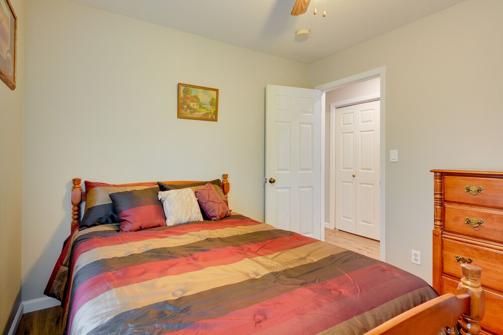 Cozy Stafford Home w/ Outdoor Pool: Pets Welcome! view 5