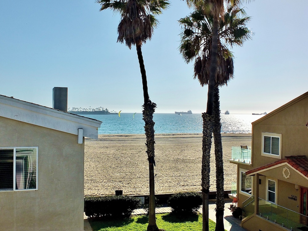 Beach Paradise Stunning 3-story in Long Beach!