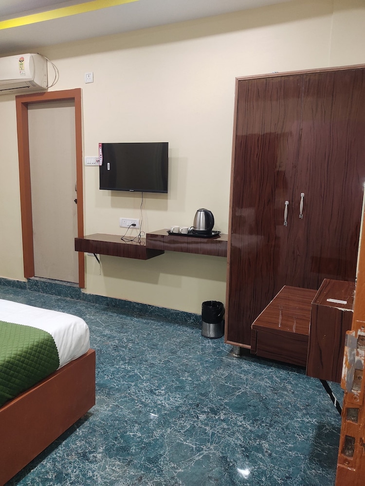 Holiday Inn Guest House
