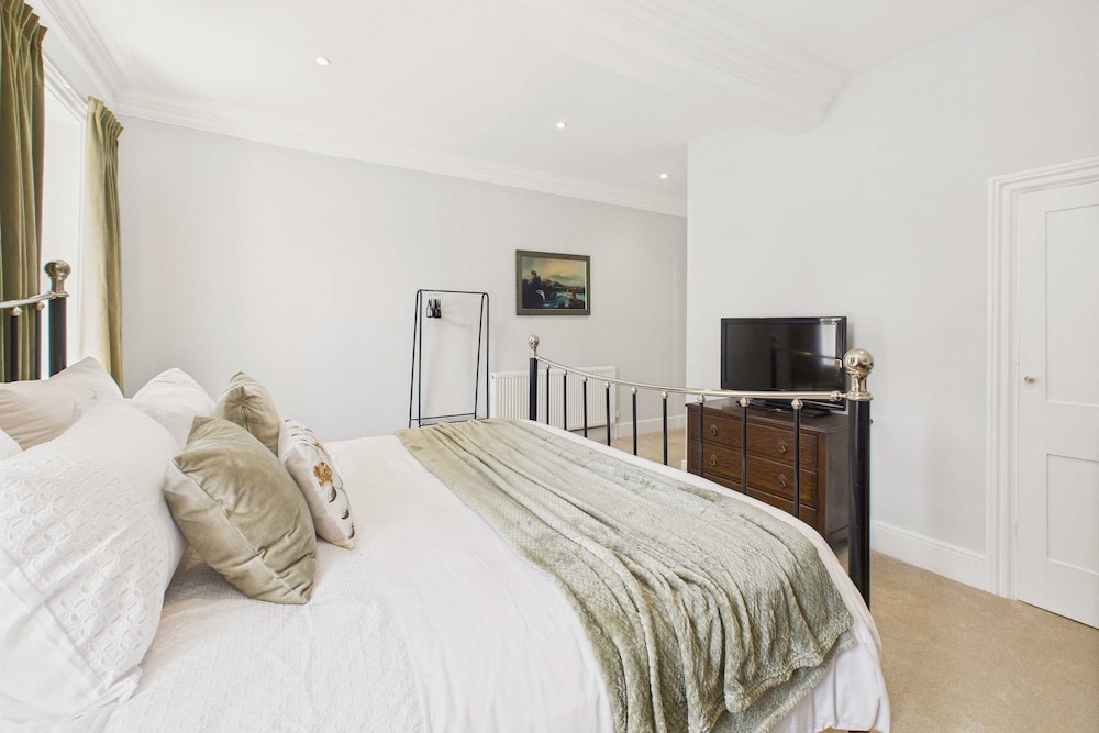 Host Stay Thornecroft