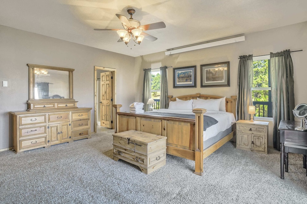 4BD Quiet Ranch Setting Historical Canyon Views view 2