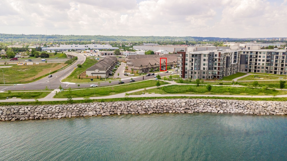 Toronto Vacations - GLOBALSTAY. Waterfront 5BR Townhouse. Private HOT TUB, Gym, Sauna - Property Image 1