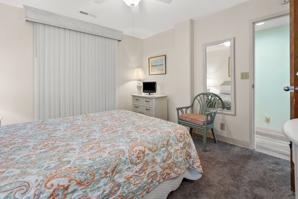 Sedgefield 102 by RedAwning
