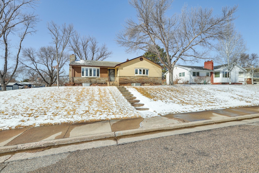 1/2 Mi to Dtwn: Pierre Family Home w/ Patio