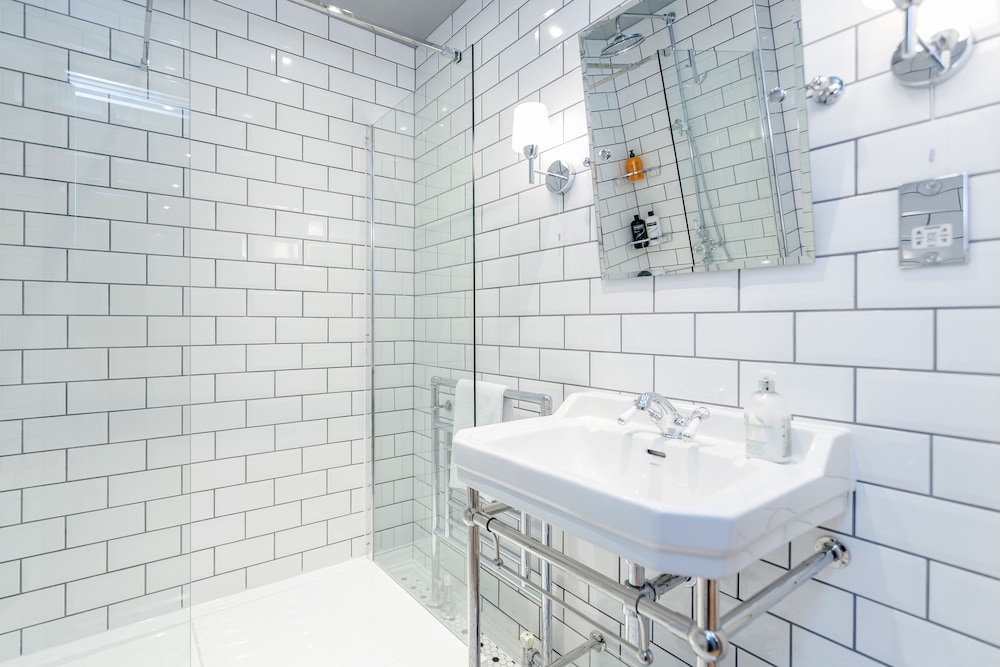 Hoxton 2 Bed Apartment by BaseToGo