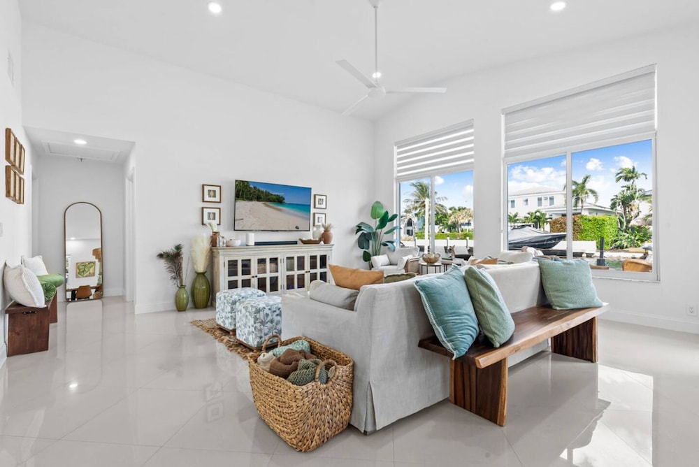 Waterfront Oasis Heated Pool Game Room Gym