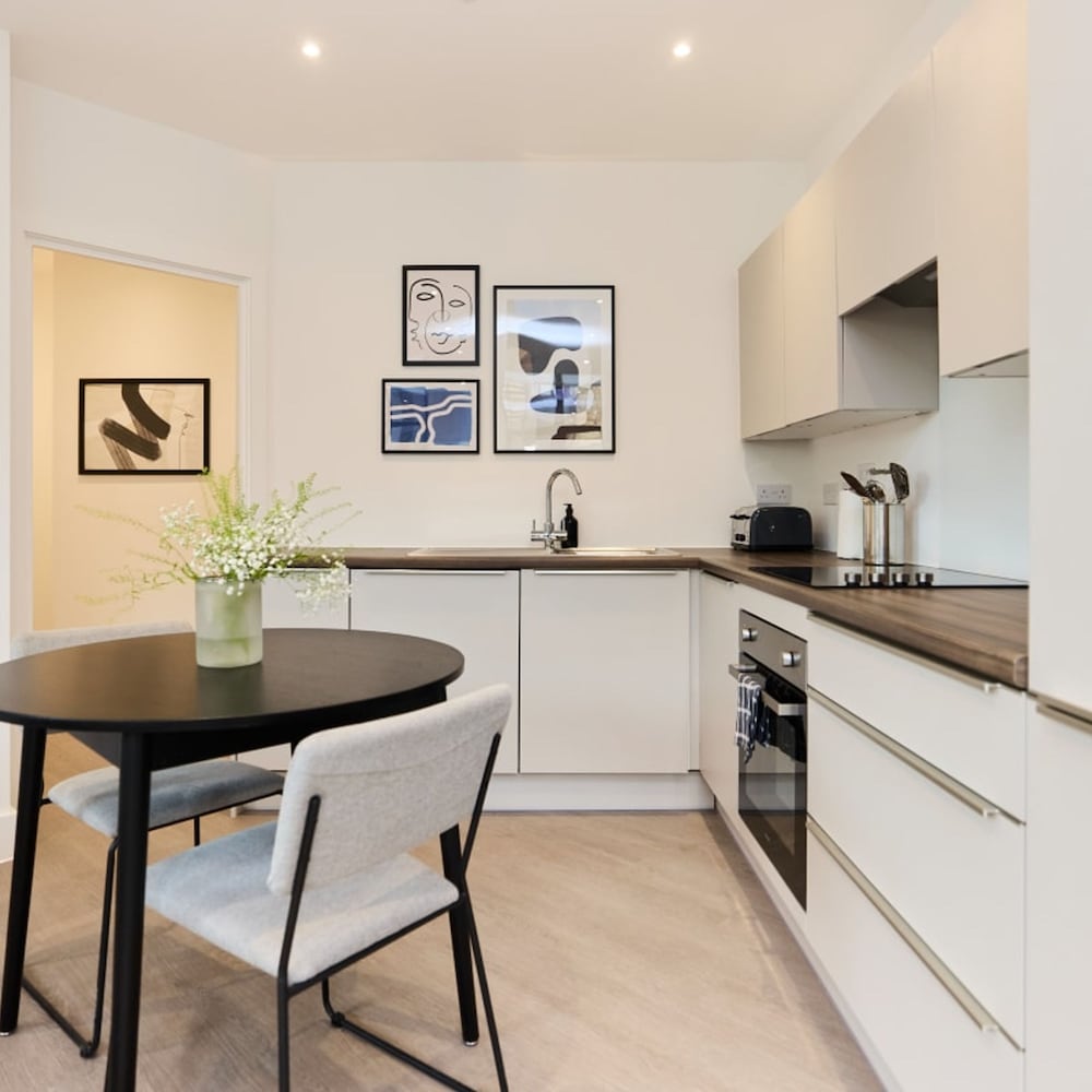 The Mitcham Secret - Amazing 1bdr Flat view 2