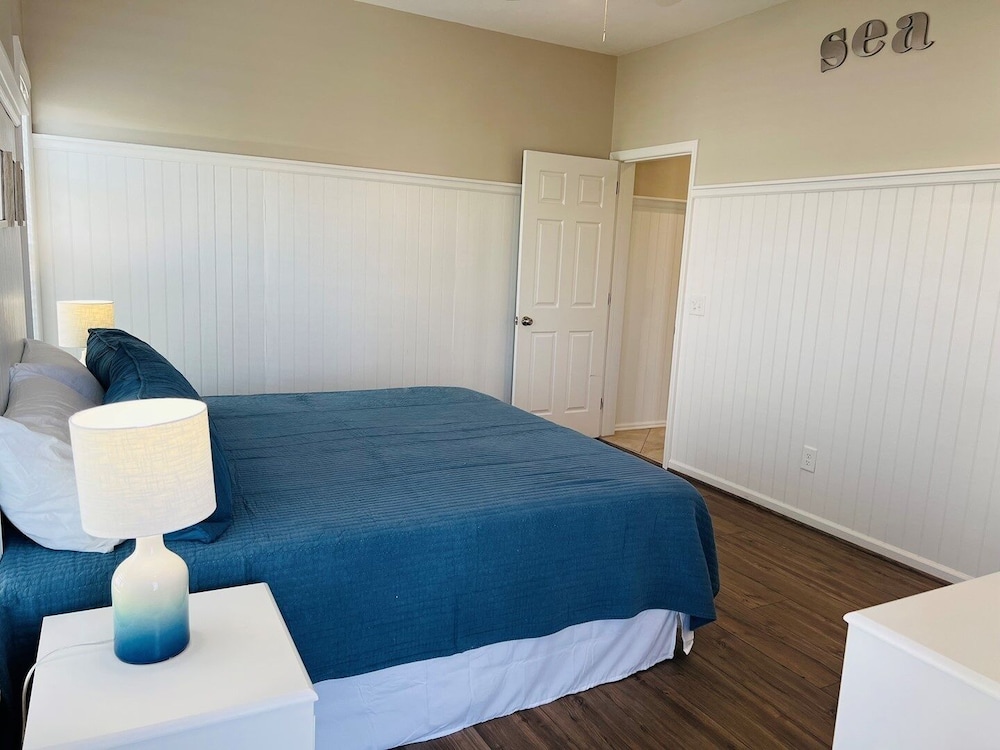 Fins / 1295 Ocean Blvd West 10 Bedroom Home