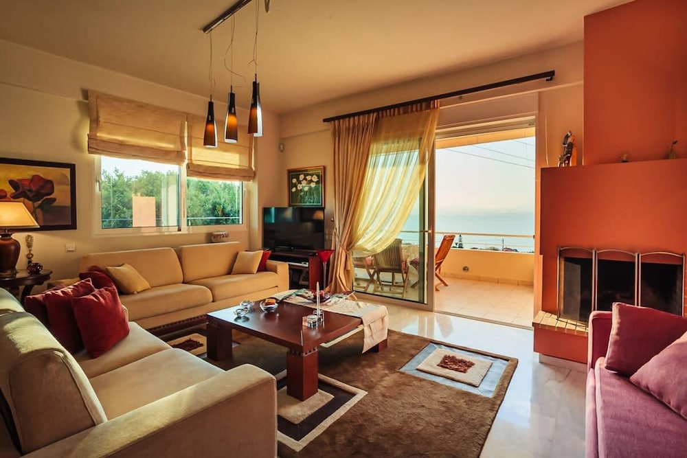 Verga Sunset Gem - Ilia Seaview Private Retreat photo 2
