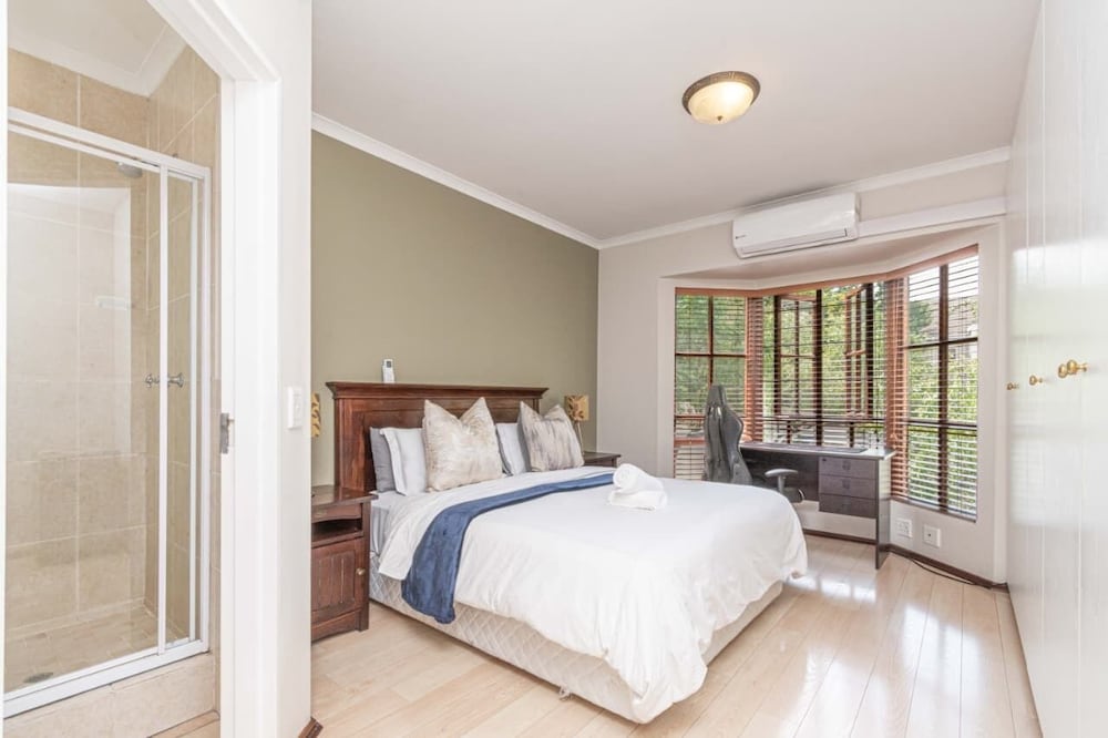 Peaceful Sandton Townhouse in Gated Community