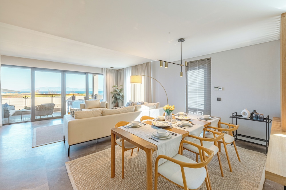3-Bedroom Beachfront Villa with Hotel Amenities