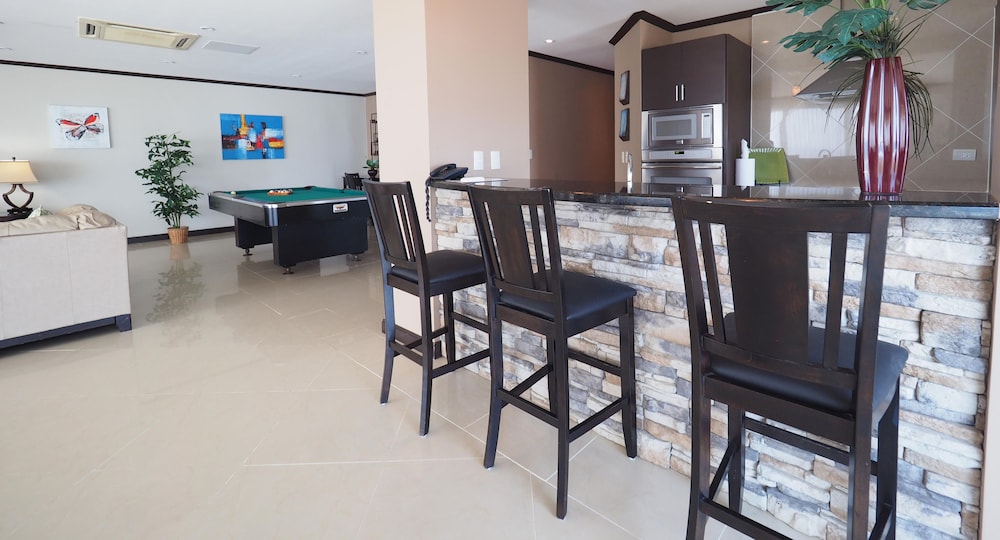 Condominio Diamante del Sol by CRHR