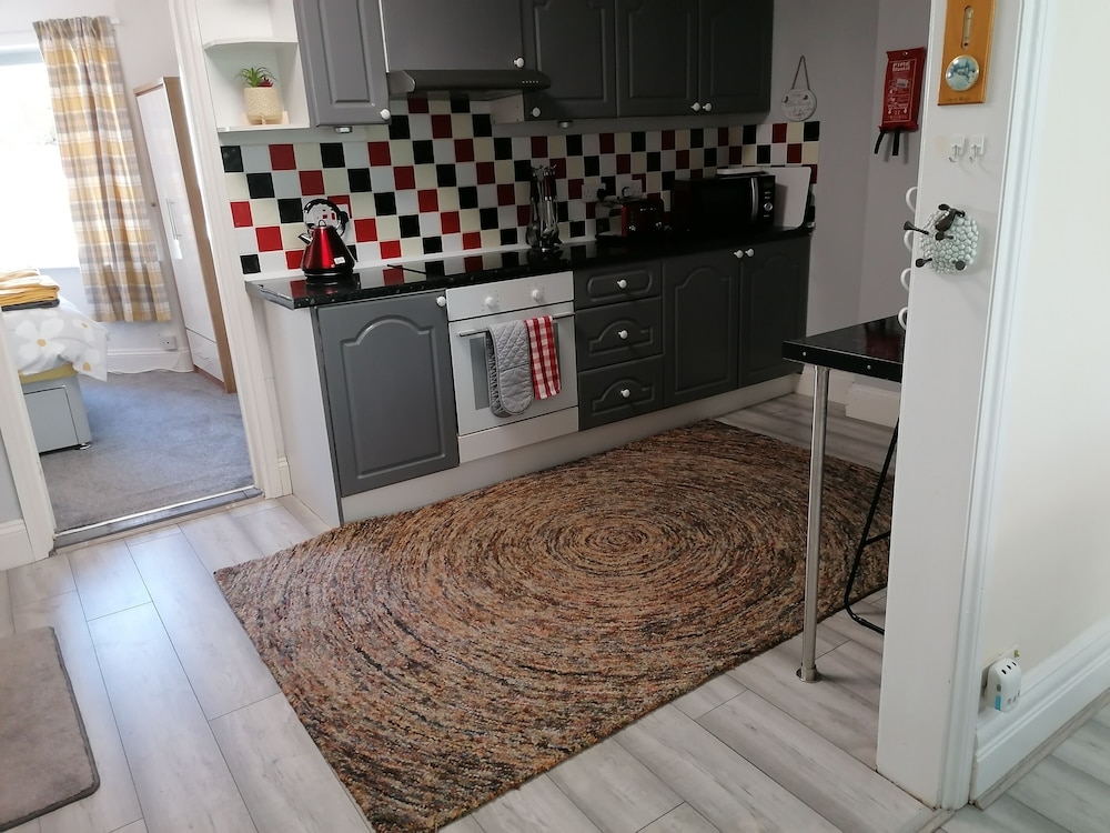 Stunning Holiday Accommodation by the sea view 4