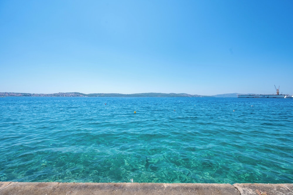 Beachfront apartments Nincevic