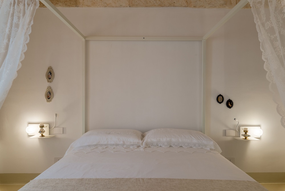 Cementine Traditional Suites