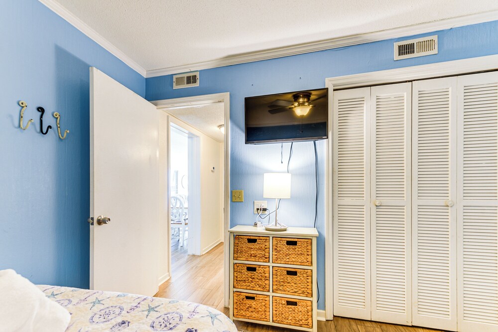 Walk to Pool + Shore: Ocean Isle Beach Getaway!
