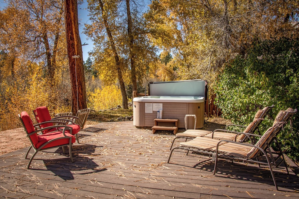 Cozy Home w/ Hot Tub: 7 Mi to Pagosa Hot Springs
