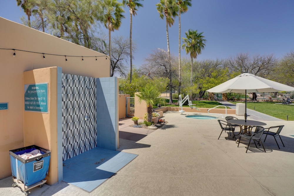 Amazing Desert Views! Tucson Casita on Golf Course