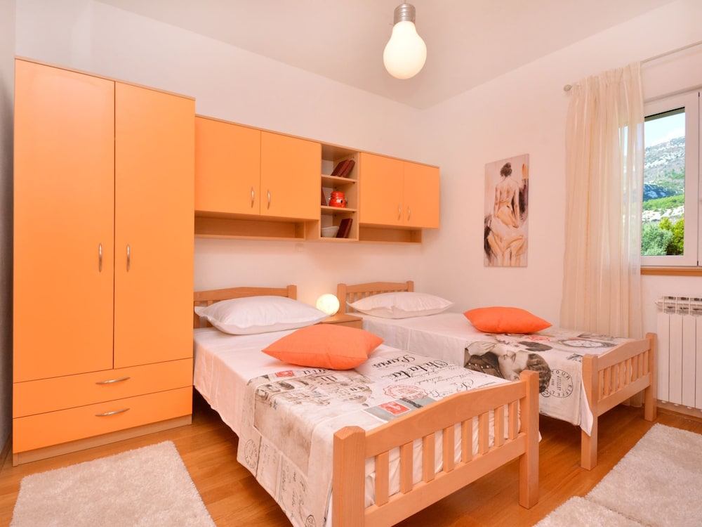 Villa in Kastel Luksic Near the Beach view 3