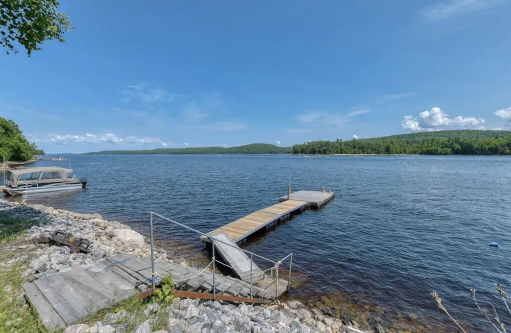 The Bison - Waterfront A-frame With Private Dock