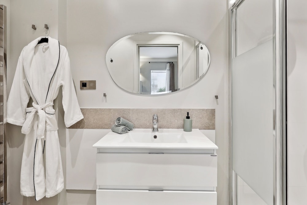 Chic 2BR 2BA near Place des Vosges
