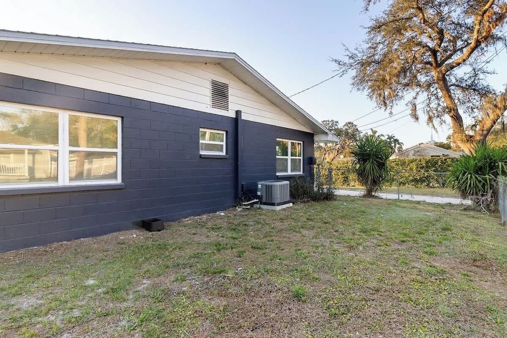 Spacious Duplex Zephyrhills #2