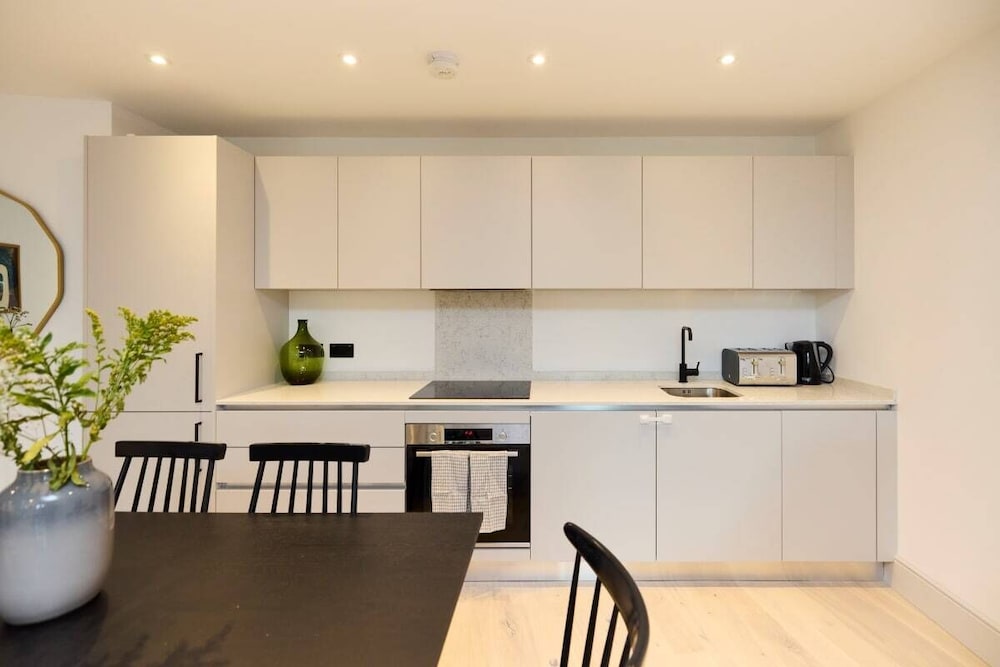 The South Wimbledon Place - Adorable 2bdr Flat With Balcony