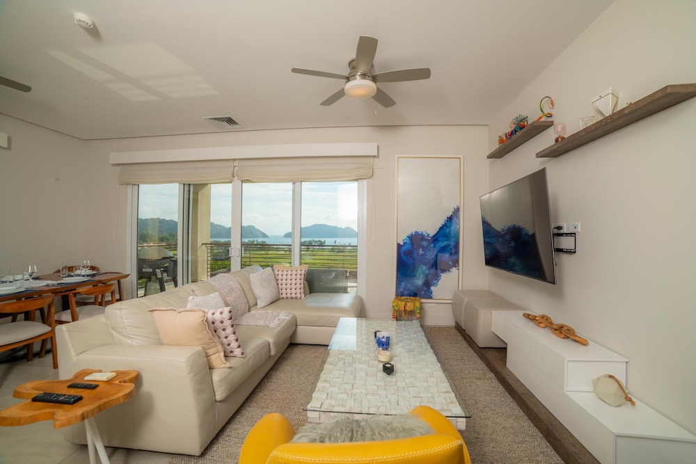 Miramar 5D -3 Bedr 3 Bath Ocean View