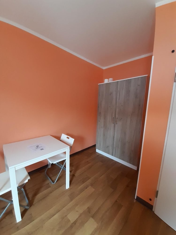 2-Rent Group Hostel Rooms&Apartments TUB19A
