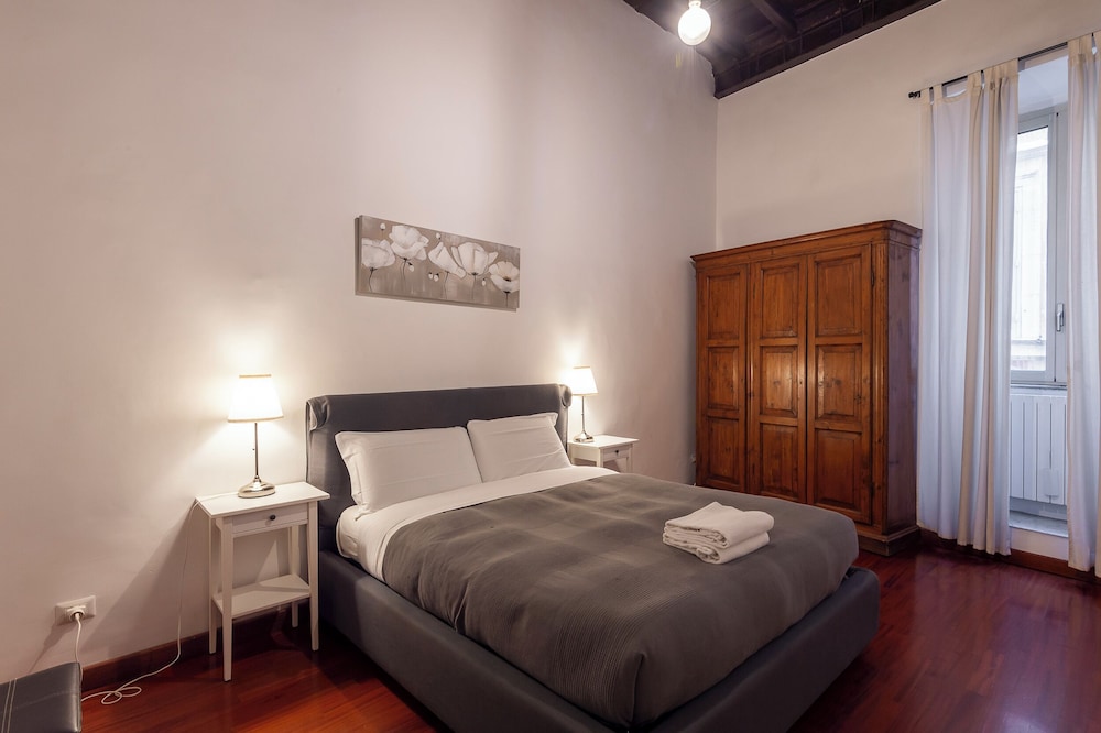 Piazza Navona Charming Large Apartment