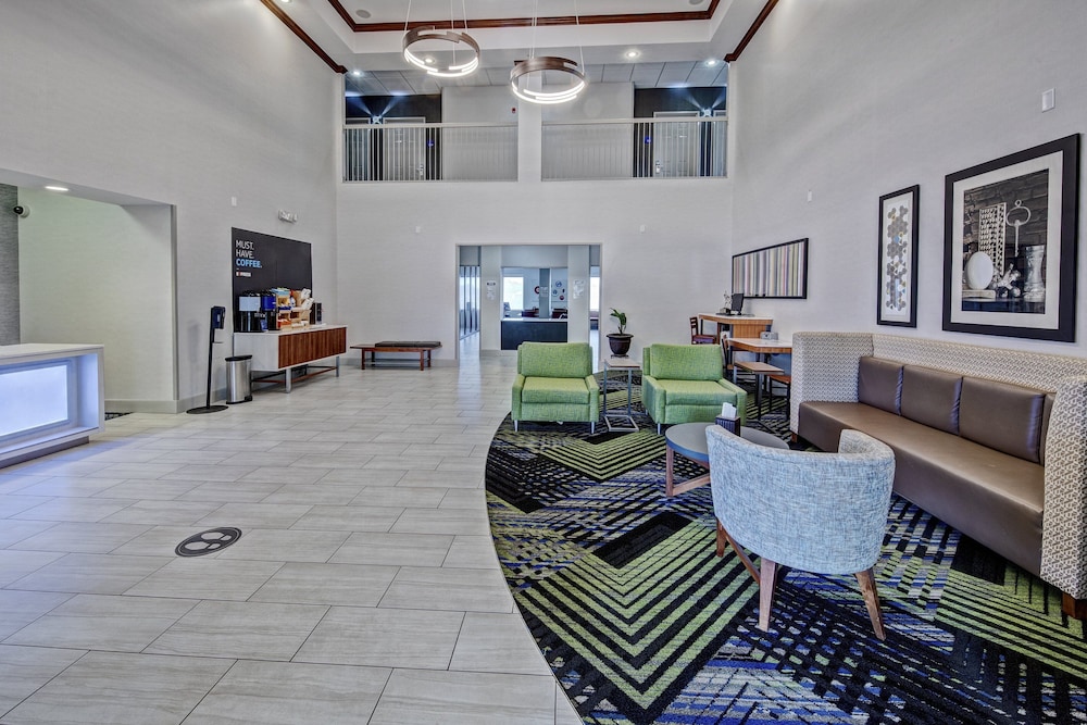Clarksville Vacations - Holiday Inn Express Hotel  Suites Clarksville, an IHG Hotel - Property Image 2