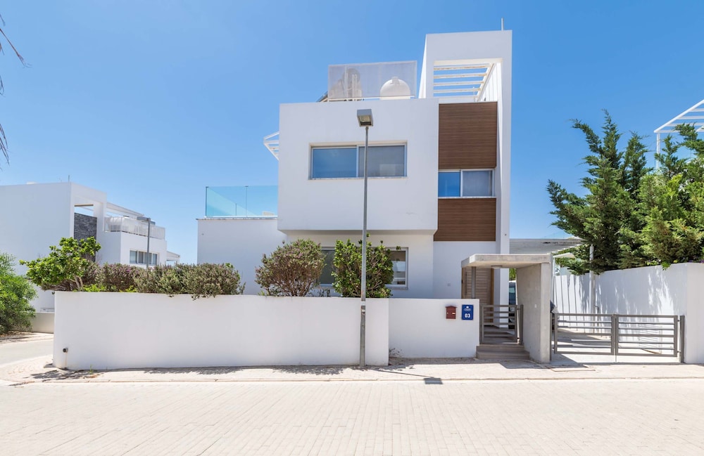 Elite Blu Heights Villa