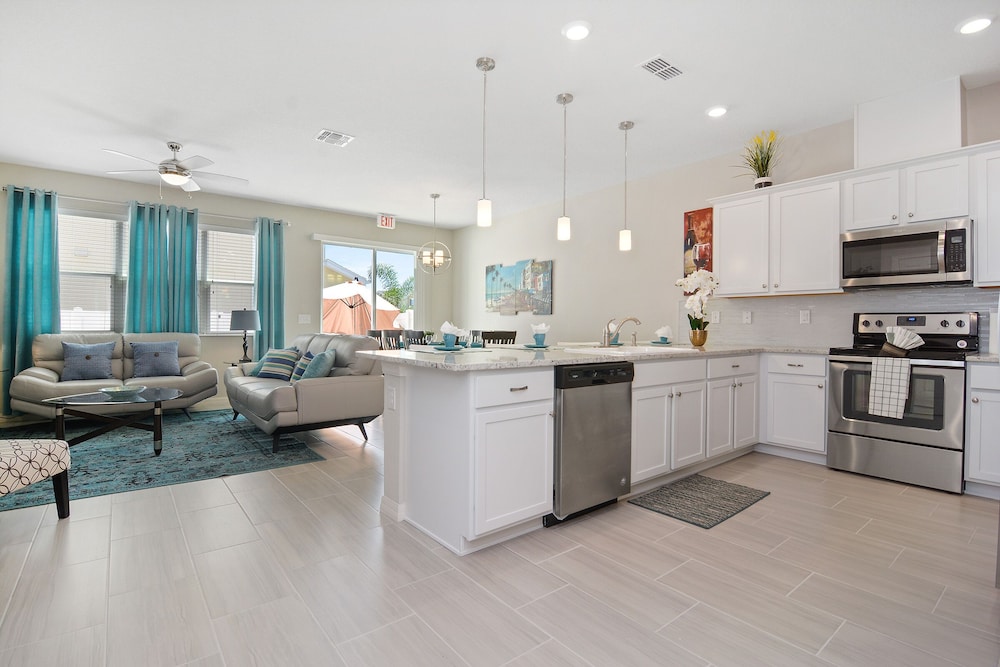 Four Bedroom Sleeps 10 w/GameRoom 5152A