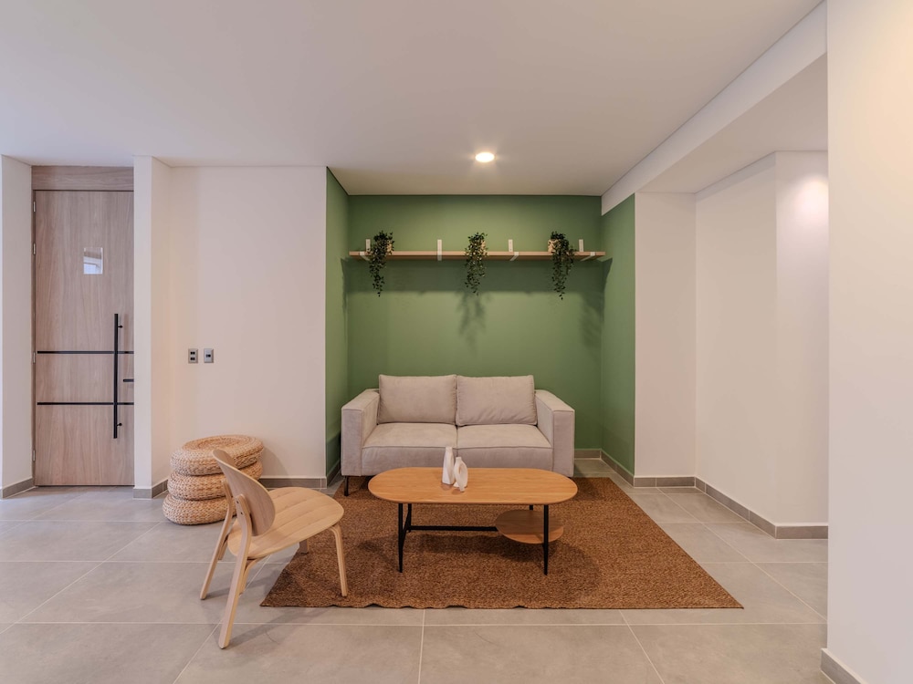 w Spacious 3BR w Outdoor Dining Terrace in Laureles