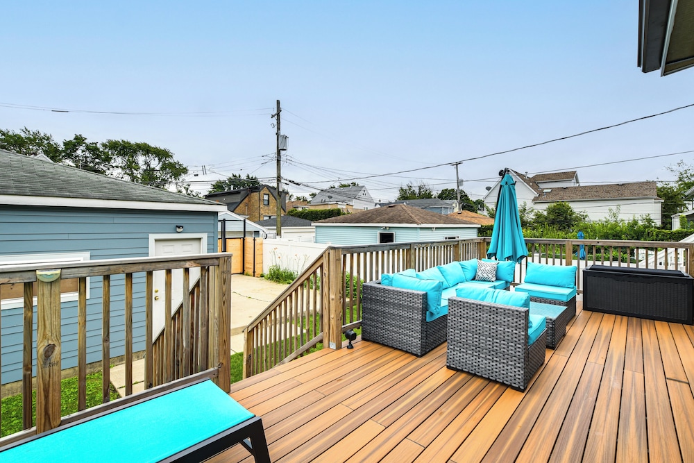 Game Room, Deck & Yard: Chicago Home